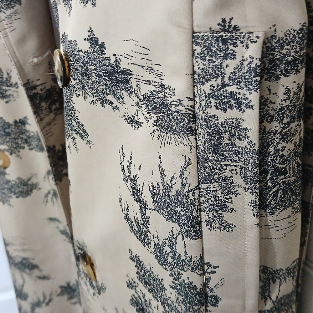 Classic Double-Breasted Trench Coat in Cream and Black Toile Print - Picture 5 of 12